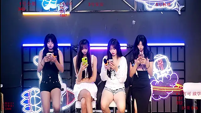 Snapshot of Shinygirls_777 chatting on 09/25/25, 12:25 Shinygirls 777 online show from 09/25/25, 12:25