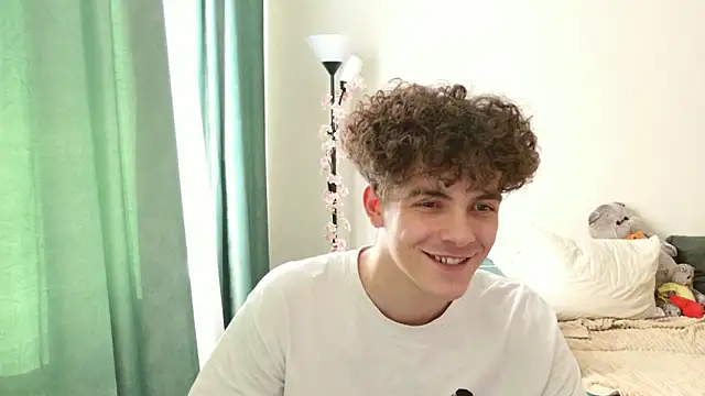 Snapshot of dreamgonetan chatting on 09/22/25, 01:13 dreamgonetan online show from 09/22/25, 01:13