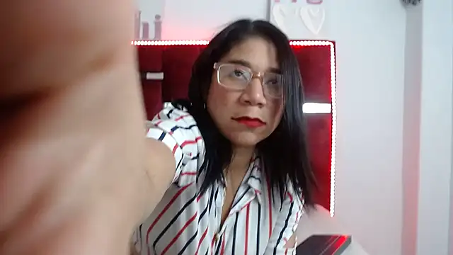 Snapshot of PamelaCruzThxl chatting on 10/27/25, 03:43 PamelaCruzThxl online show from 10/27/25, 03:43