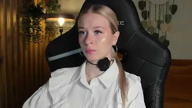 MiaGraces online show from 11/30/25, 05:22