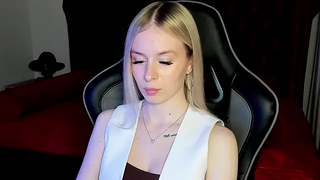 MiaGraces online show from 12/01/25, 05:29