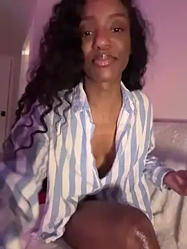 Snapshot of LoveDreaux chatting on 05/01/26, 03:44 LoveDreaux online show from 05/01/26, 03:44