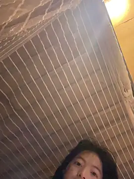 Snapshot of Tramy_xx chatting on 10/02/25, 08:43 Tramy xx online show from 10/02/25, 08:43