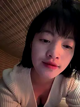 Snapshot of Tramy_xx chatting on 10/21/25, 06:58 Tramy xx online show from 10/21/25, 06:58