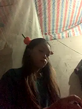 Snapshot of Halyy_xx chatting on 10/10/25, 11:48 Halyy xx online show from 10/10/25, 11:48