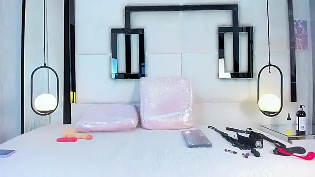 SerenaWild1 online show from 10/31/25, 04:24