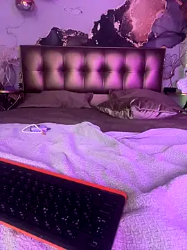Snapshot of UnatedBabe chatting on 10/17/25, 12:25 UnatedBabe online show from 10/17/25, 12:25