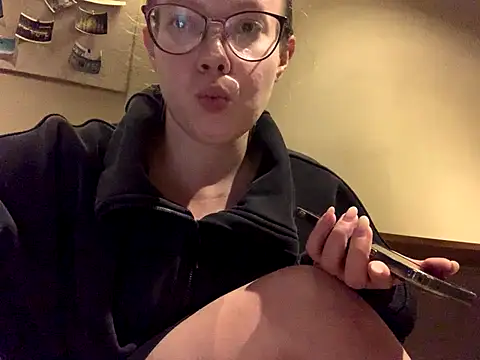 Snapshot of Stacyqq chatting on 10/16/25, 01:34 Stacyqq online show from 10/16/25, 01:34