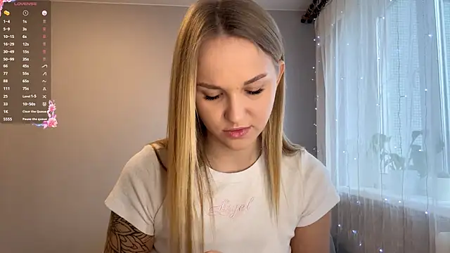 TanekaBoitel online show from 12/02/25, 11:26