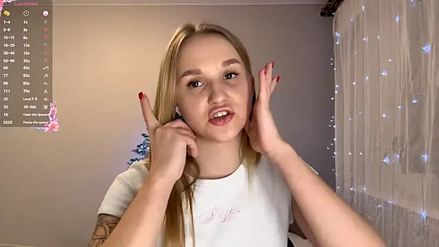 TanekaBoitel online show from 12/15/25, 03:16