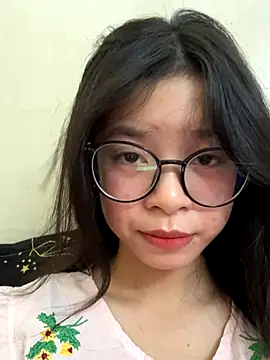 Snapshot of mau15_ chatting on 10/15/25, 05:02 mau15 online show from 10/15/25, 05:02