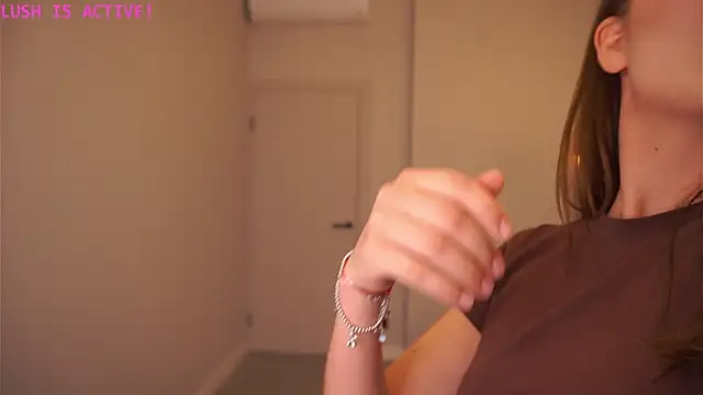 AdrianaCoenen online show from 10/22/25, 07:02