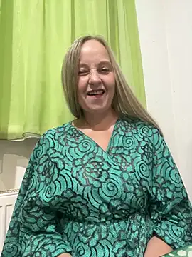 Snapshot of B_i_r_d_i_e chatting on 09/23/25, 06:44 B i r d i e online show from 09/23/25, 06:44