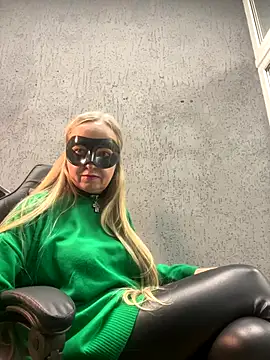 Snapshot of B_i_r_d_i_e chatting on 10/02/25, 09:38 B i r d i e online show from 10/02/25, 09:38