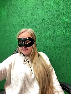 Snapshot of B_i_r_d_i_e chatting on 10/22/25, 01:33 B i r d i e online show from 10/22/25, 01:33