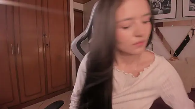 Snapshot of HaathorX chatting on 10/18/25, 03:02 HaathorX online show from 10/18/25, 03:02