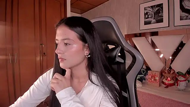 Snapshot of HaathorX chatting on 12/14/25, 10:14 HaathorX online show from 12/14/25, 10:14