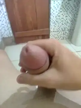 Snapshot of teuszim1923 chatting on 10/13/25, 04:51 teuszim1923 online show from 10/13/25, 04:51