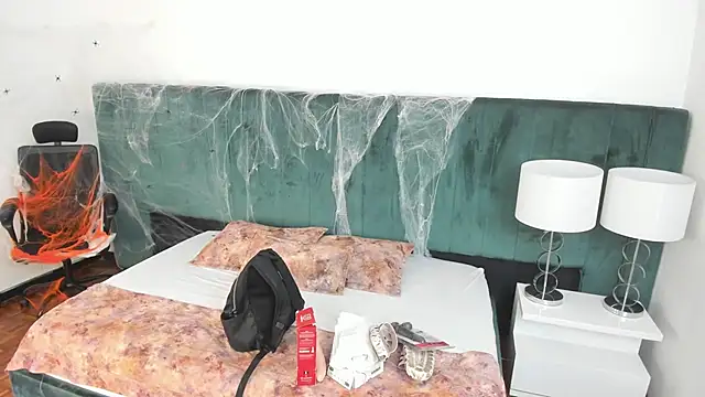 VanessaParis   online show from 10/18/25, 08:42