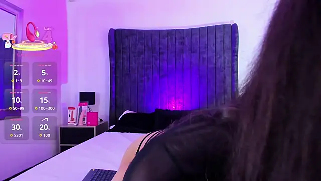 Snapshot of VanessaParis__ chatting on 01/15/26, 10:24 VanessaParis online show from 01/15/26, 10:24