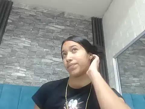 Lil Rose2006 online show from 10/11/25, 12:04