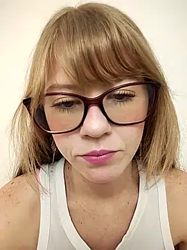 Snapshot of Rubialuna chatting on 10/27/25, 01:37 Rubialuna online show from 10/27/25, 01:37