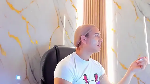 Snapshot of Marian_Cristal chatting on 02/07/26, 03:21 Marian Cristal online show from 02/07/26, 03:21