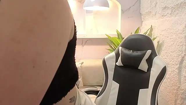 scarlett smith tp online show from 11/20/25, 12:49