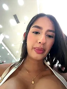 Snapshot of Julieta_Duque chatting on 12/20/25, 05:42 Julieta Duque online show from 12/20/25, 05:42