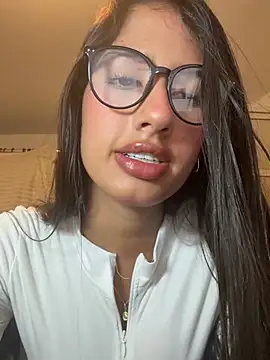 Snapshot of Julieta_Duque chatting on 02/01/26, 01:26 Julieta Duque online show from 02/01/26, 01:26