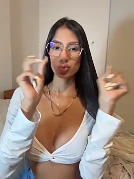 Snapshot of Julieta_Duque chatting on 02/19/26, 01:01 Julieta Duque online show from 02/19/26, 01:01