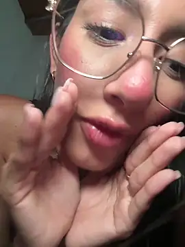 Snapshot of Julieta_Duque chatting on 04/06/26, 03:48 Julieta Duque online show from 04/06/26, 03:48