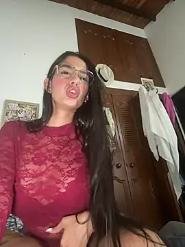 Snapshot of Julieta_Duque chatting on 04/16/26, 02:56 Julieta Duque online show from 04/16/26, 02:56