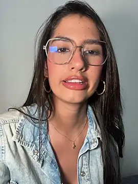 Snapshot of Julieta_Duque chatting on 04/22/26, 02:25 Julieta Duque online show from 04/22/26, 02:25