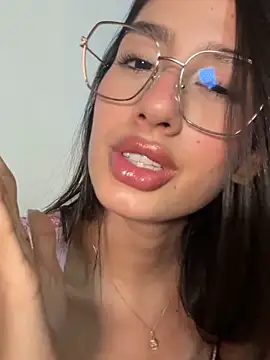 Snapshot of Julieta_Duque chatting on 05/17/26, 03:04 Julieta Duque online show from 05/17/26, 03:04