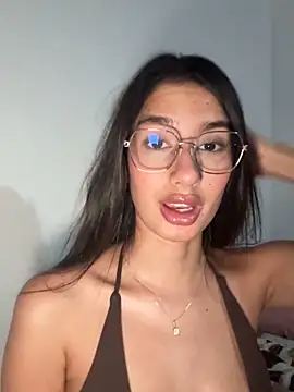Snapshot of Julieta_Duque chatting on 05/18/26, 04:40 Julieta Duque online show from 05/18/26, 04:40