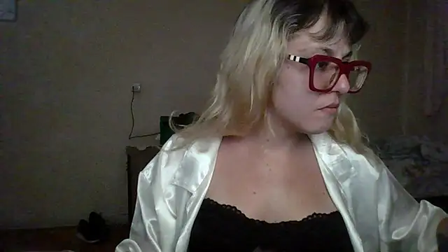 Snapshot of BlondieTami chatting on 03/19/26, 12:47 BlondieTami online show from 03/19/26, 12:47