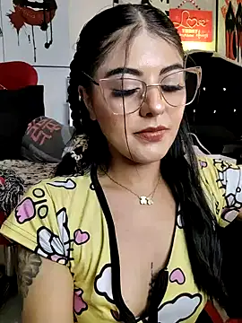 Snapshot of ValeNiitaLuv chatting on 02/14/26, 06:32 ValeNiitaLuv online show from 02/14/26, 06:32