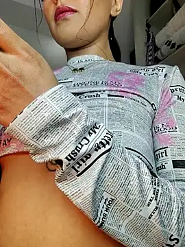 Snapshot of ValeNiitaLuv chatting on 03/17/26, 08:17 ValeNiitaLuv online show from 03/17/26, 08:17