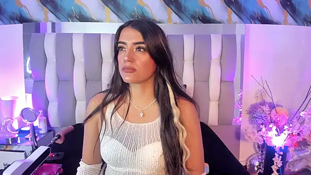 IsaDiiaz online show from 06/19/26, 04:39