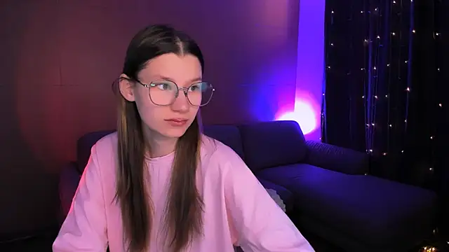 Snapshot of LinaBlossom_ chatting on 04/17/26, 02:03 LinaBlossom online show from 04/17/26, 02:03