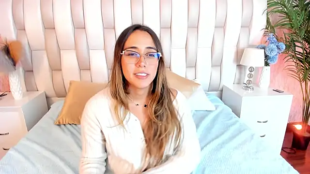 Snapshot of sara_ospina_ chatting on 10/01/25, 08:31 sara ospina online show from 10/01/25, 08:31