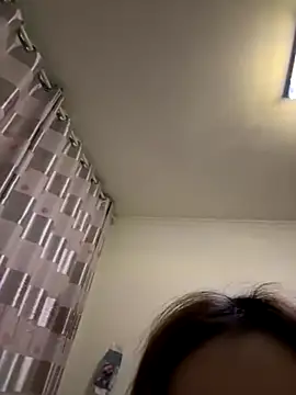 Snapshot of YY-27 chatting on 10/25/25, 11:54 YY-27 online show from 10/25/25, 11:54