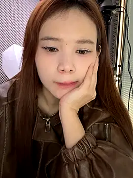 Snapshot of YY-27 chatting on 11/05/25, 05:40 YY-27 online show from 11/05/25, 05:40