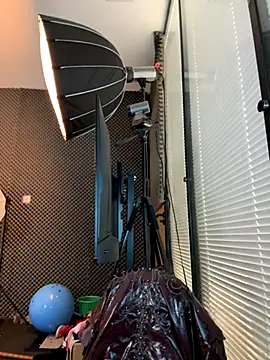 Snapshot of YY-27 chatting on 11/14/25, 06:45 YY-27 online show from 11/14/25, 06:45