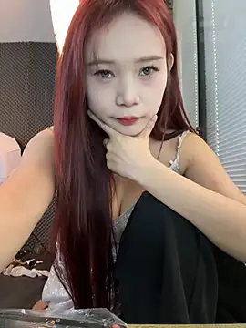 Snapshot of YY-27 chatting on 11/17/25, 04:29 YY-27 online show from 11/17/25, 04:29