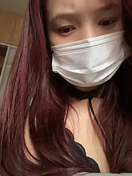 Snapshot of YY-27 chatting on 11/18/25, 04:39 YY-27 online show from 11/18/25, 04:39