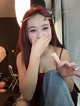 Snapshot of YY-27 chatting on 11/23/25, 08:14 YY-27 online show from 11/23/25, 08:14