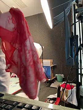 Snapshot of YY-27 chatting on 12/02/25, 04:18 YY-27 online show from 12/02/25, 04:18