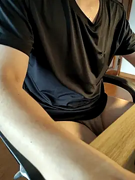 Snapshot of aboy_001 chatting on 10/11/25, 07:18 aboy 001 online show from 10/11/25, 07:18